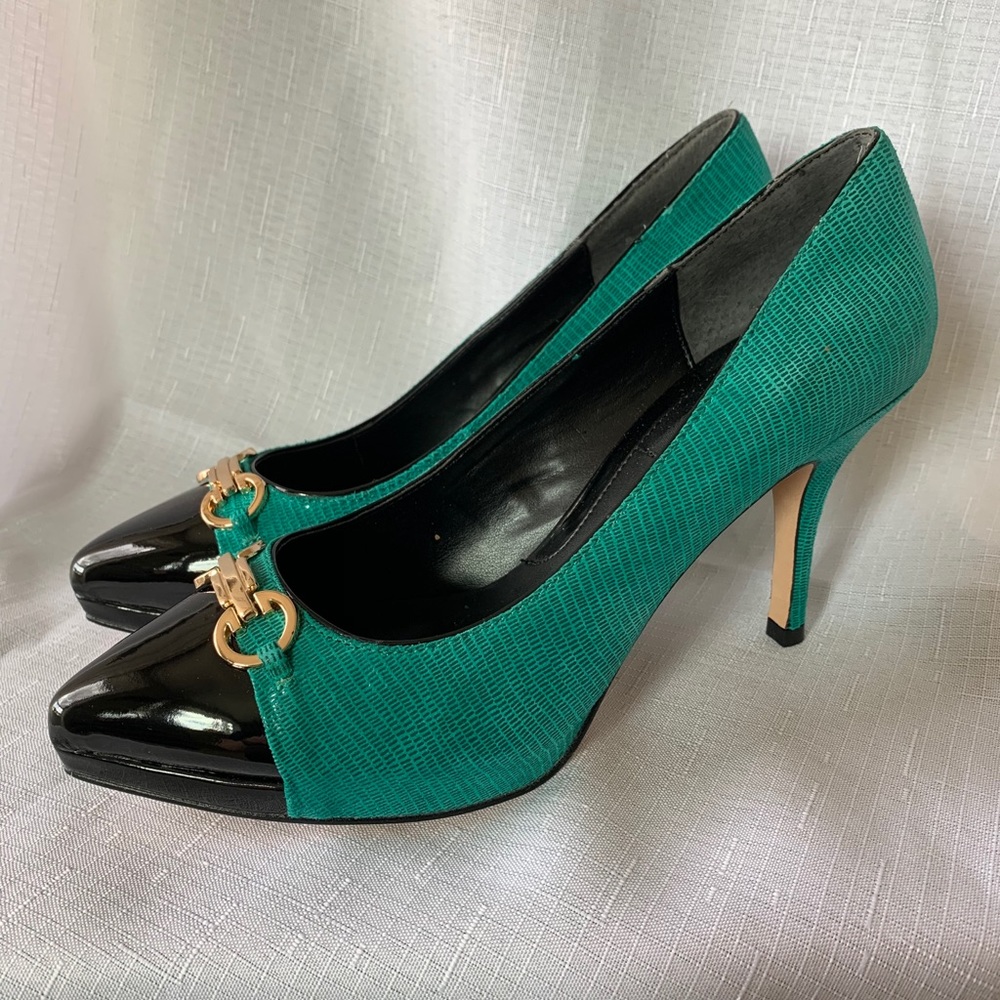 White House Black Market heel Size 7M